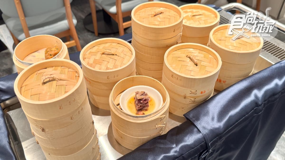 饗食天堂港點推車備受中南部好評，林口三井店也首創港點推車服務賓客。