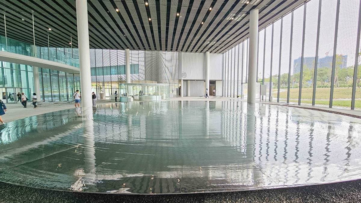 這裡是「臺中市立美術館」與「臺中市立圖書館共構」的複合式文化場館。（圖片來源：剎有其食）