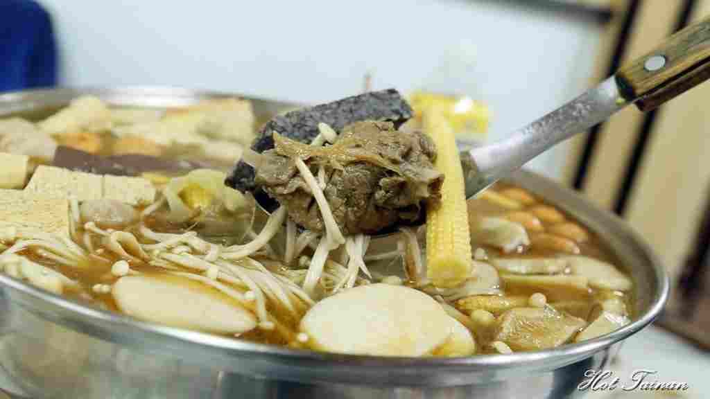 份量不少的大塊鴨肉，肉質不老柴，一口咬在嘴裡是滿滿香氣。（圖片來源：熱血玩台南。跳躍新世界）