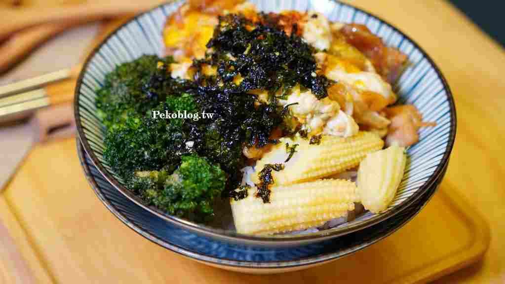 木咖的親子雞肉蓋飯，好吃到一下就嗑光。（圖片來源：PEKO の Simple Life）