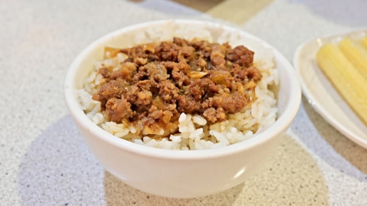 牛滷肉飯香氣十足。（圖片來源：吳大妮的生活筆記本）