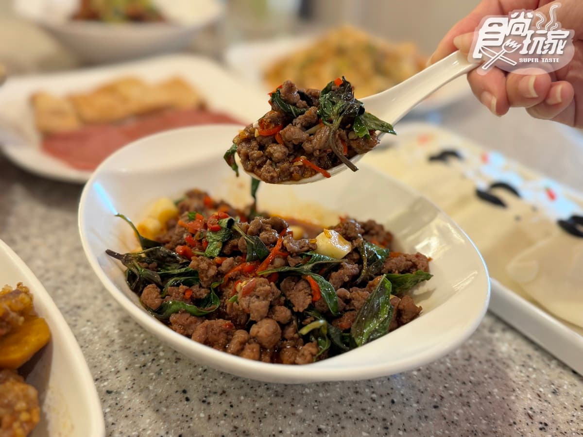 免費送阿KEN甜甜圈!高CP值「炒湘湘」插旗宏匯,必嗑6款、地瓜飯無限續 免費送阿KEN甜甜圈!高CP值「炒湘湘」插旗宏匯,必嗑6款、地瓜飯無限續