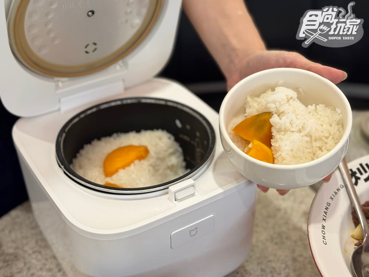 名字對中「忠、湘」免費吃!高CP值「湘菜料理」68元起開吃,地瓜飯吃到飽 免費送阿KEN甜甜圈!高CP值「炒湘湘」插旗宏匯,必嗑6款、地瓜飯無限續
