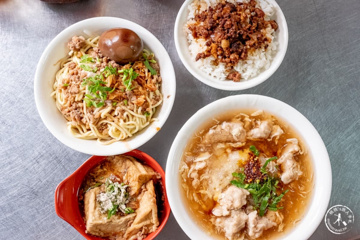 虎尾美食精選13間:在地人帶路吃1元佛心地瓜球、特色碳燒鴨蛋糕 虎尾美食「小吃」:虎尾美貞肉羹麵