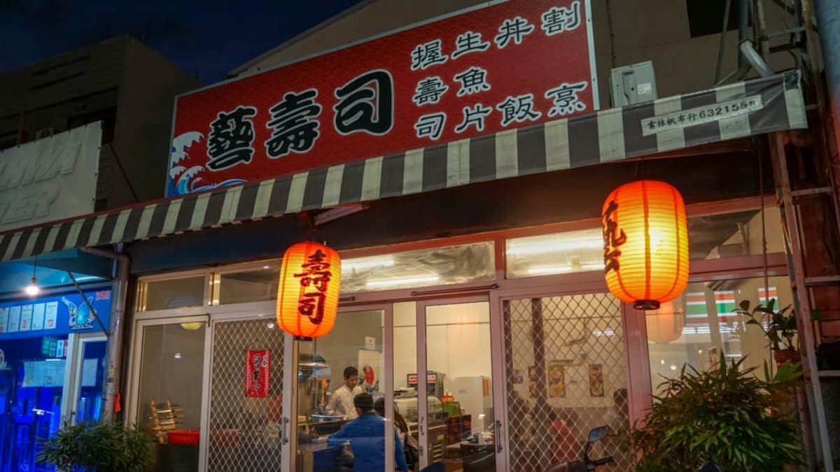 從絡繹不絕的用餐人潮就知道這是間備受歡迎的日式生魚片丼飯店。（圖片來源：螞蟻幫的櫥櫃）