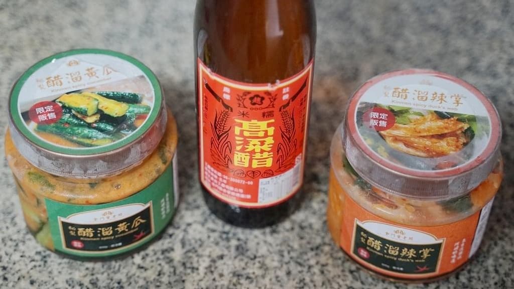 金門蟹老闆手作坊的商品還會加入金門在地高梁醋。（圖片來源：東蛙池塘Dong Wa）