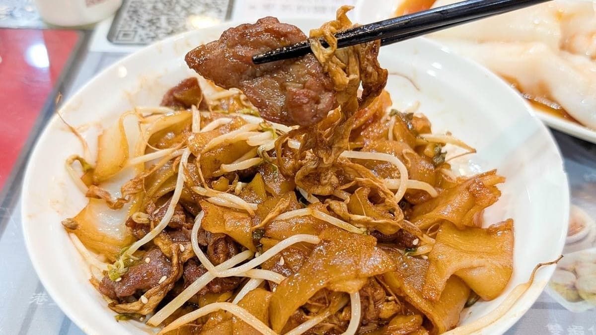 河粉口感軟Q滑口，醬汁拌炒得入味相當鹹香夠味。（圖片來源：Jeremy以食為天）