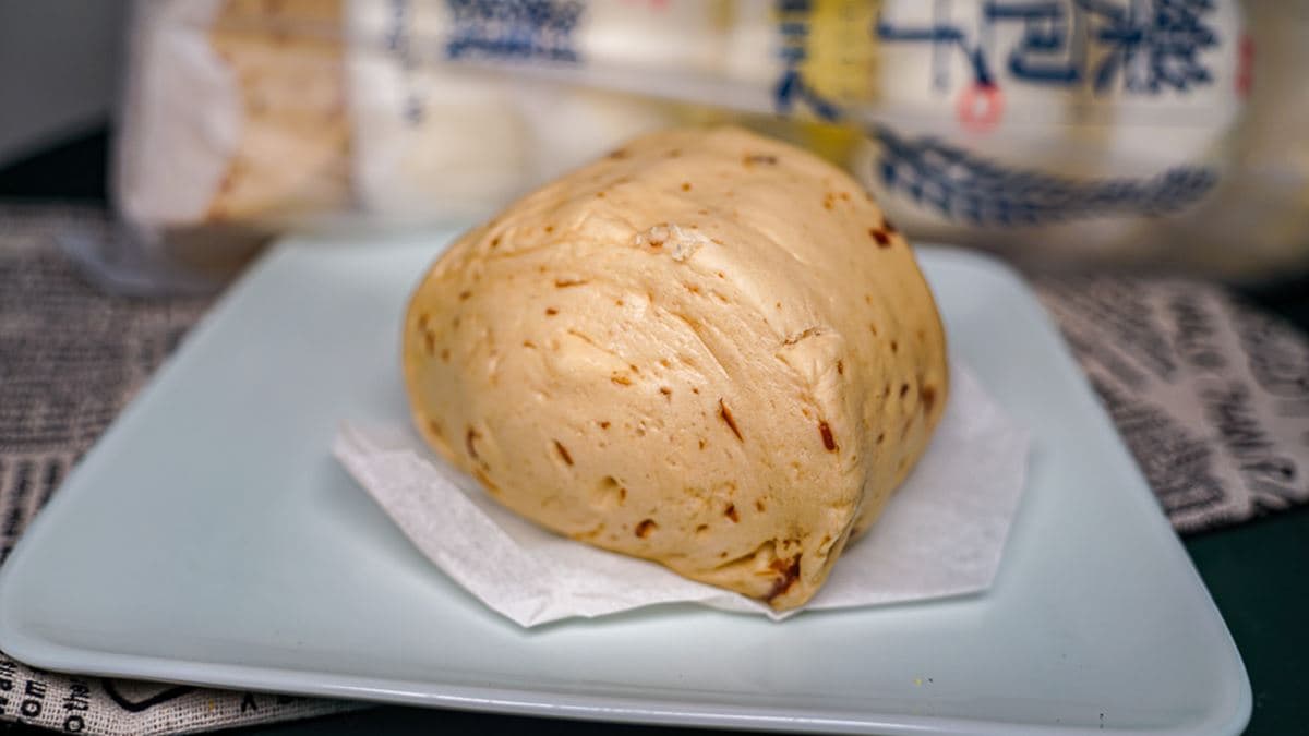 「黑糖蔓越莓饅頭」莓果酸甜跟扎實的饅頭很搭。（圖片來源：螞蟻幫的櫥櫃）