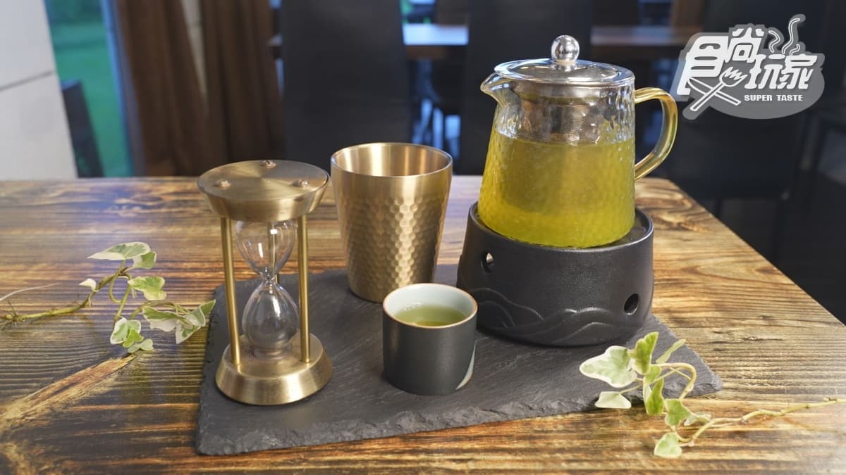 「玄米茶」喝起來帶有米香，很適合搭配「黃岩糕」一起吃。