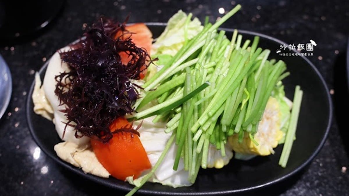 青菜有水蓮。（圖片來源：沙拉飯團）