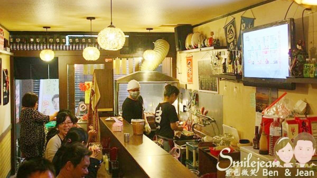店裡不大，只有一排座位。（圖片來源：紫色微笑 Ben Jean 饗樂生活）