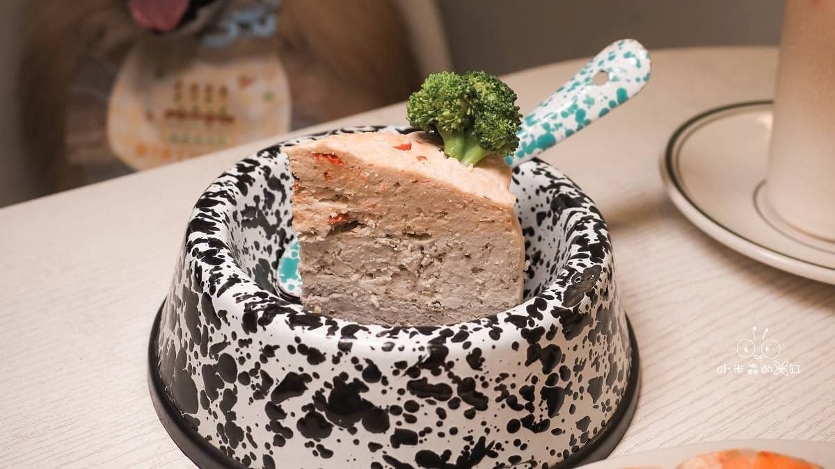 三層肉肉蛋糕是店家為毛孩特別準備的健康甜點。（圖片來源：小米蟲的米缸）