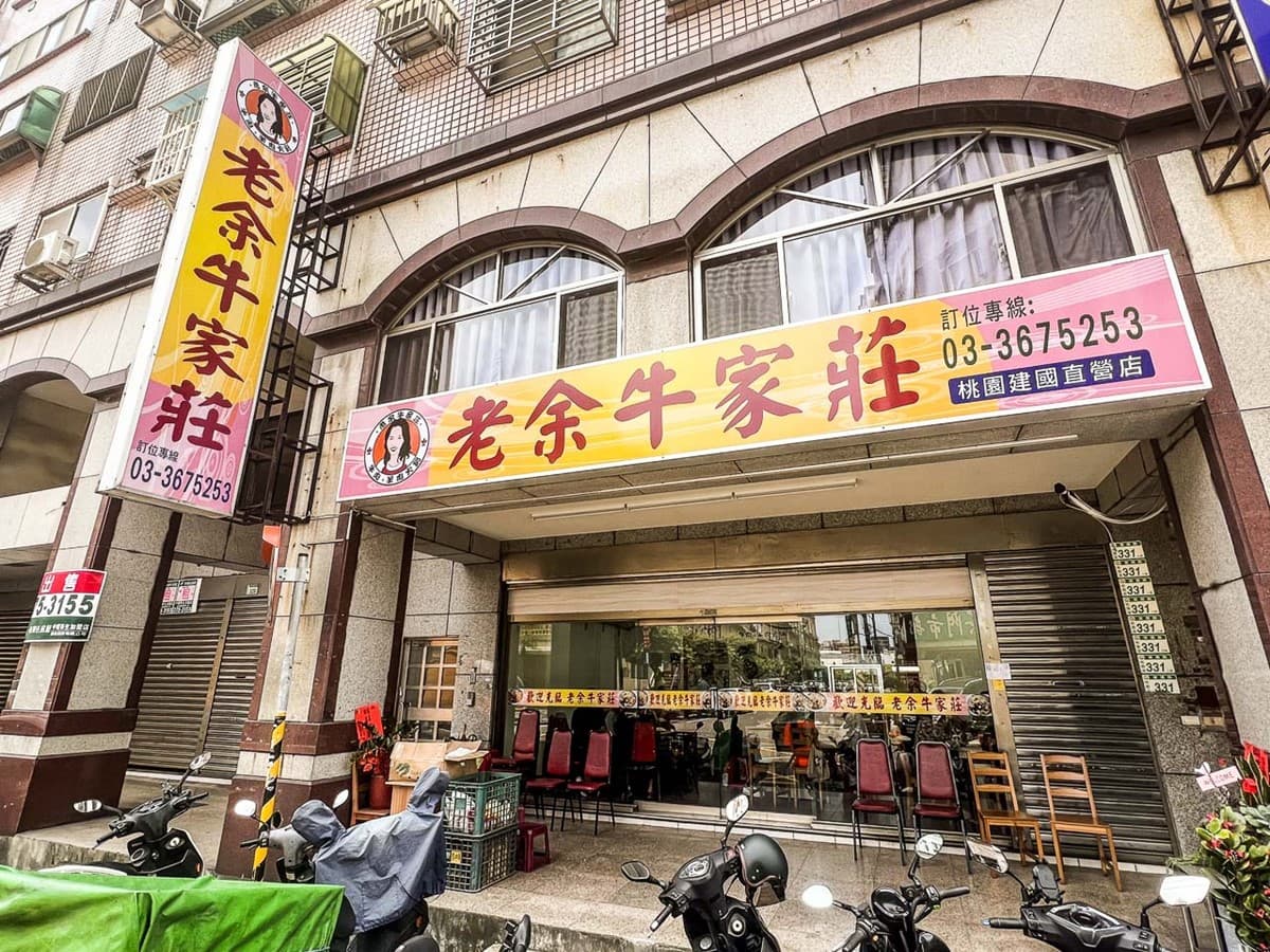桃園人激推！大分量「鐵盆番茄牛肉鍋」人氣夯，濃郁湯頭一撈滿滿都是料