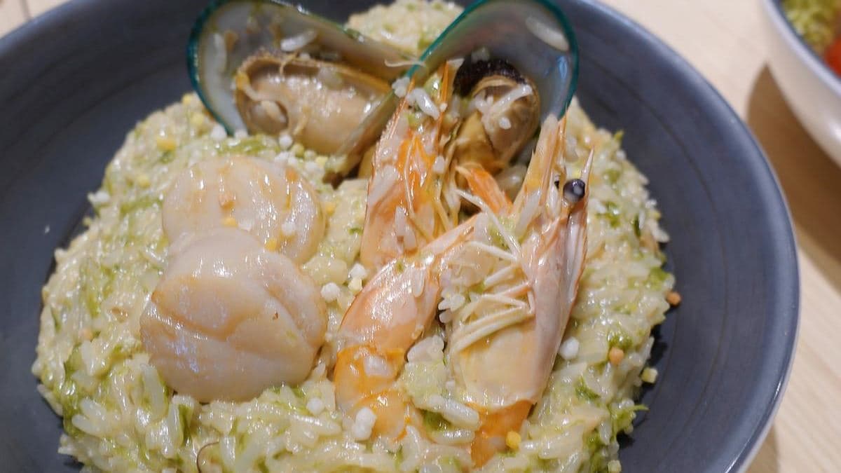 「海鮮奶油XO醬燉飯」濃郁的海鮮奶油味，但吃久了不會覺得膩。（圖片來源：佐伊時尚玩樂誌）