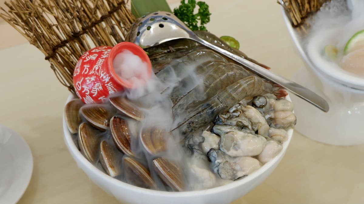三鮮鍋的組合是鮮蝦、蛤蜊和鮮蚵。（圖片來源：艾琳兒的生活日常）