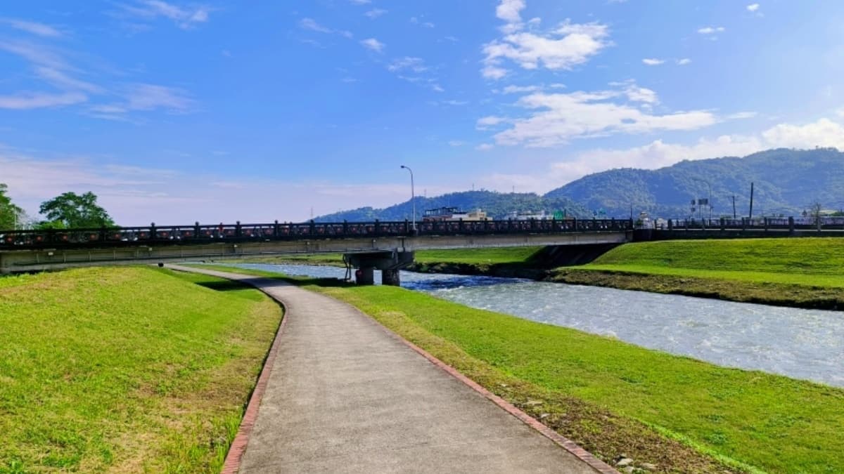 安農溪旁也有自行車道，沿途風光明媚。（圖片來源：紫色微笑 Ben Jean 饗樂生活）