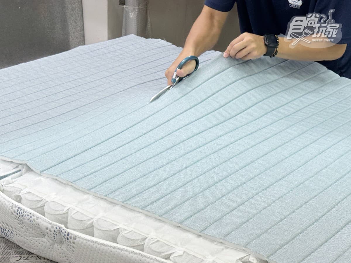 全台最低價！年賣破億「獨立筒折疊床墊」天絲舒柔超好睡，租屋、加床必備