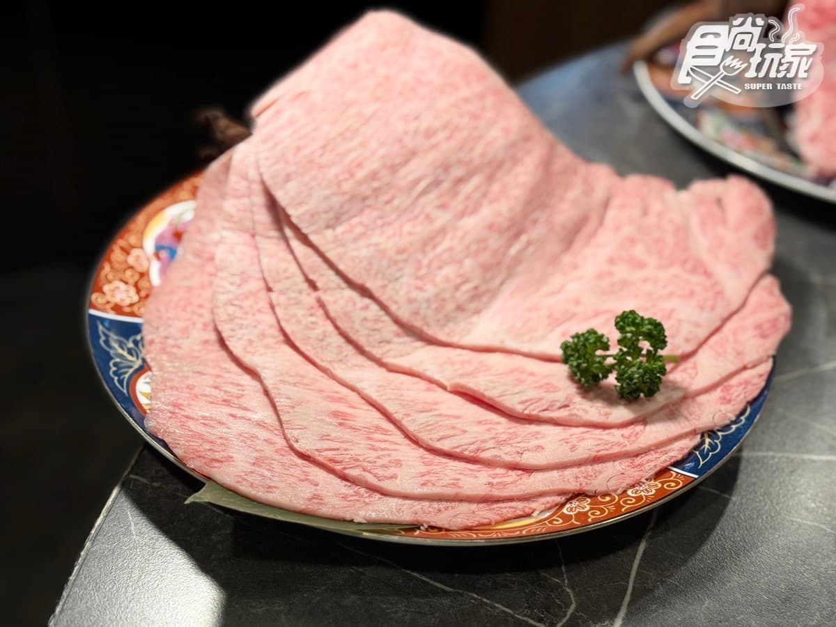 全台第１間「日本壽喜燒名店」！爽嗑A5和牛套餐、痛風級海膽丼，免費送干貝