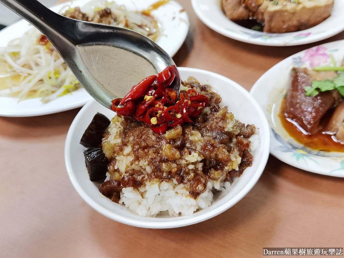 台北人「隱藏版夜市」6必吃:號稱前3強滷肉飯、霸氣海鮮粥、椒鹽甜甜圈 雙城街夜市:黃記魯肉飯