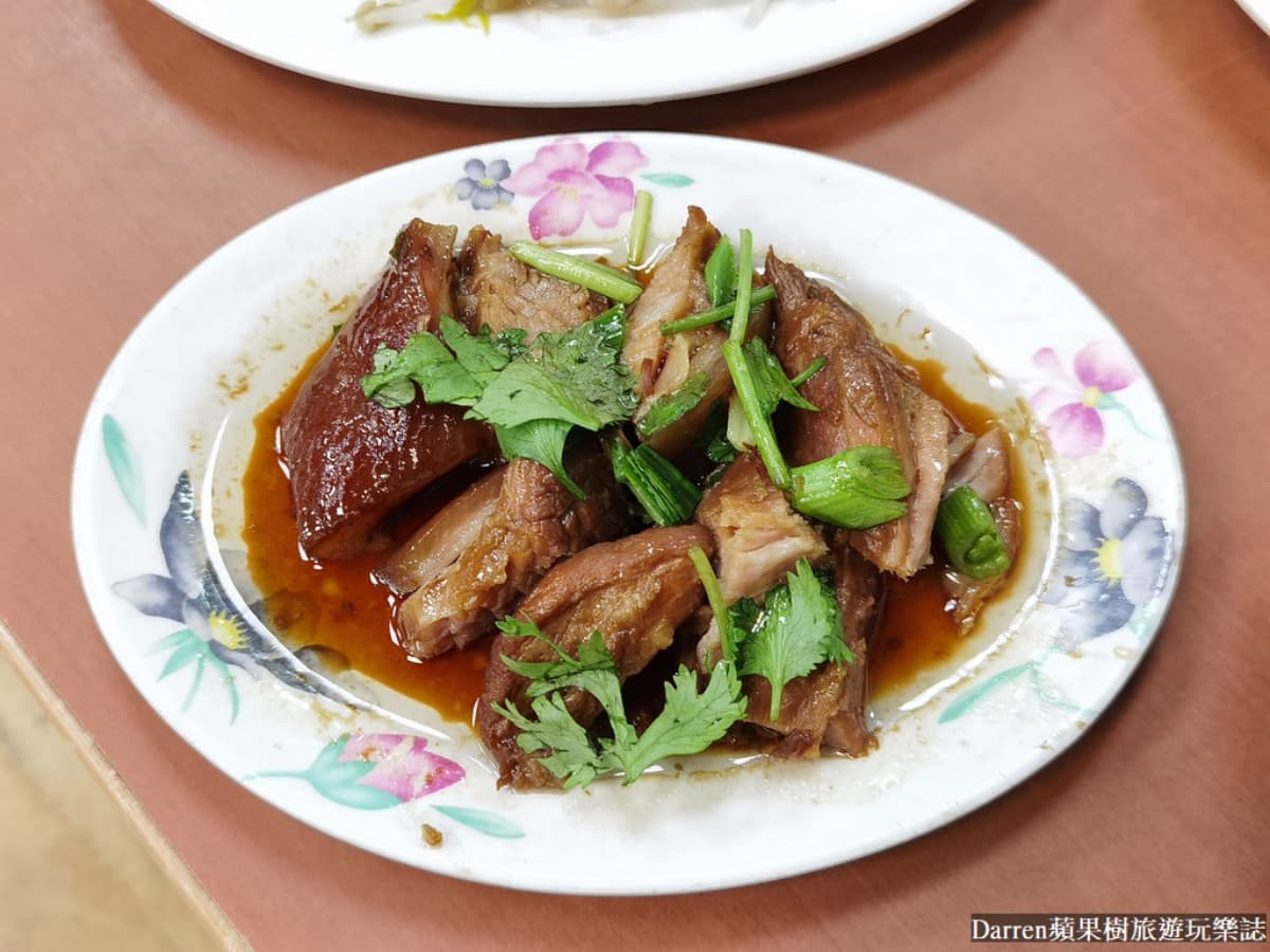 台北人「隱藏版夜市」6必吃:號稱前3強滷肉飯、霸氣海鮮粥、椒鹽甜甜圈 雙城街夜市:黃記魯肉飯