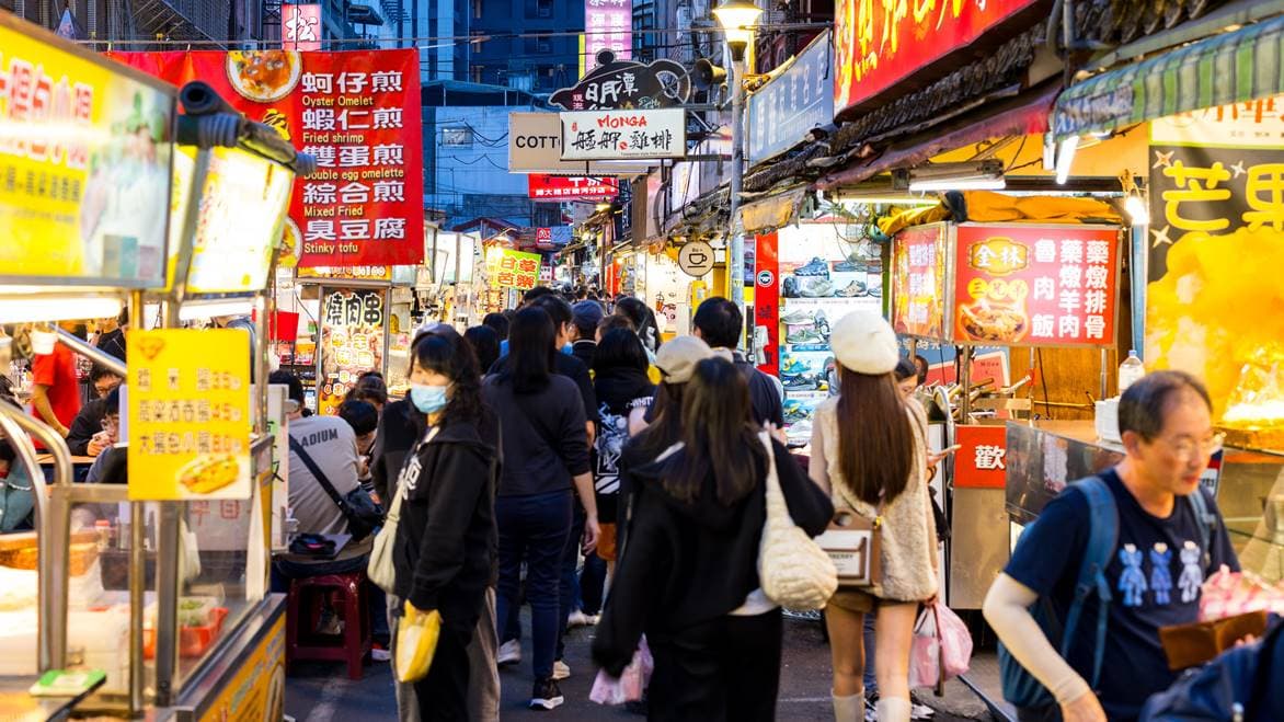 士林、寧夏夜市都輸它！外國人最愛台灣夜市排行榜出爐，冠軍攤位多元又好吃