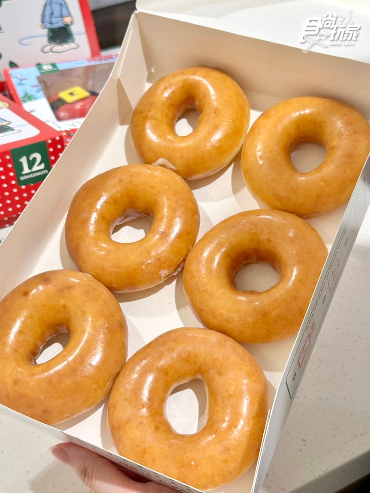 最Q史努比大頭甜甜圈！Krispy Kreme加12元送１盒、Mister Donut耶誕新圈體