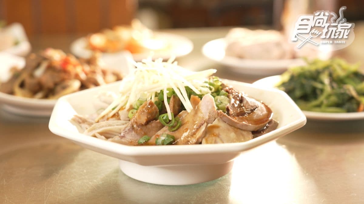 「豬綜合（大）」很適合搭配主食一起吃，很唰嘴。