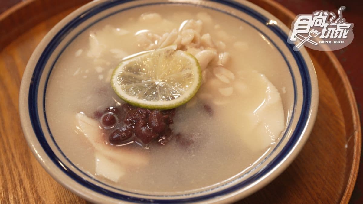 「甜蜜蜜紅豆豆花」放檸檬達到解膩的效果。