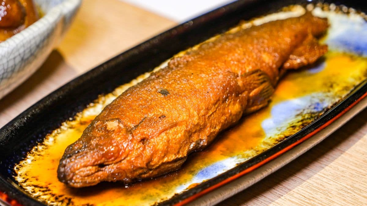肉桂煨香魚冷盤魚卵顆顆分明，鹹香中帶有微微的甘甜。（圖片來源：小妞的生活旅程）