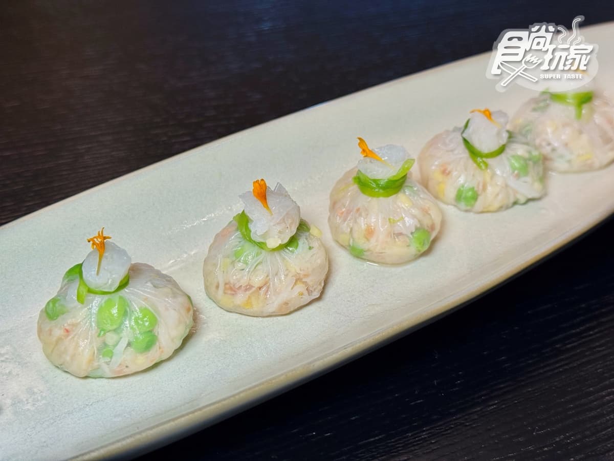 連續８年米其林摘星！請客樓首推「川味蟹宴」，蒜辣帝王蟹霸氣上桌太唰嘴