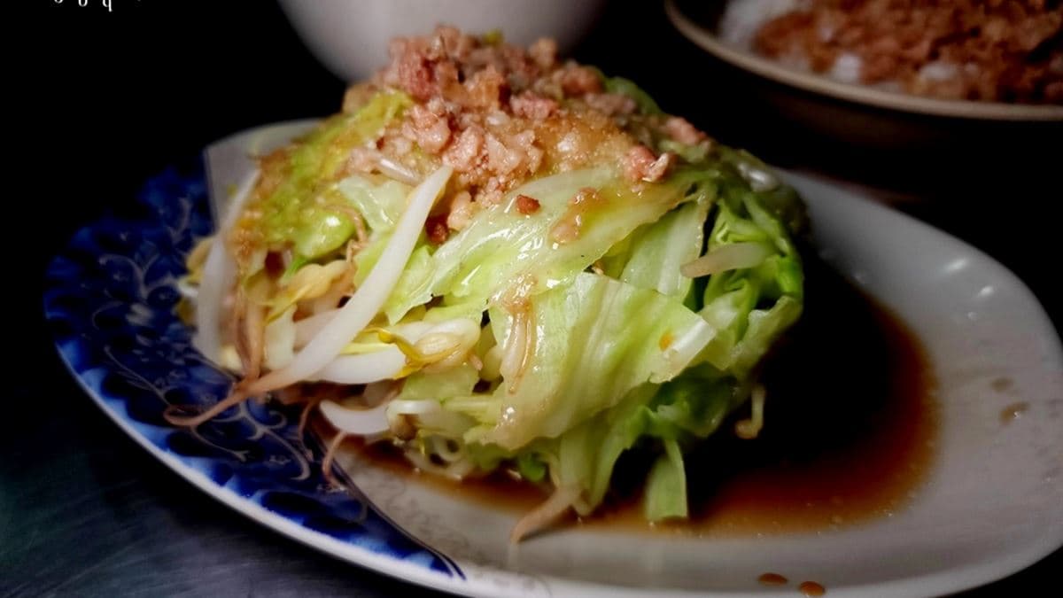 青菜淋上滷肉真的是很香。（圖片來源：米寶麻幸福滿載）