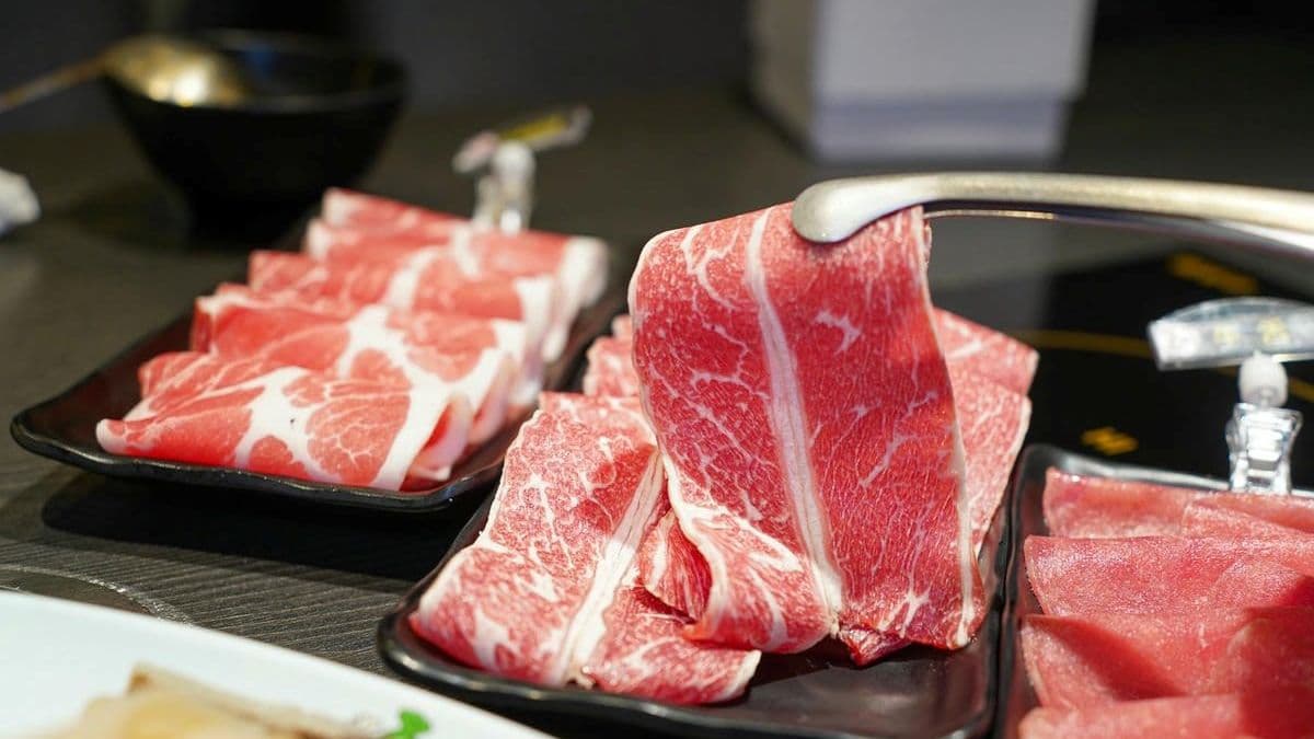 油脂豐富的無骨牛小排，入口的肉香與油脂完美交融。（圖片來源：1個媽咪2個寶）