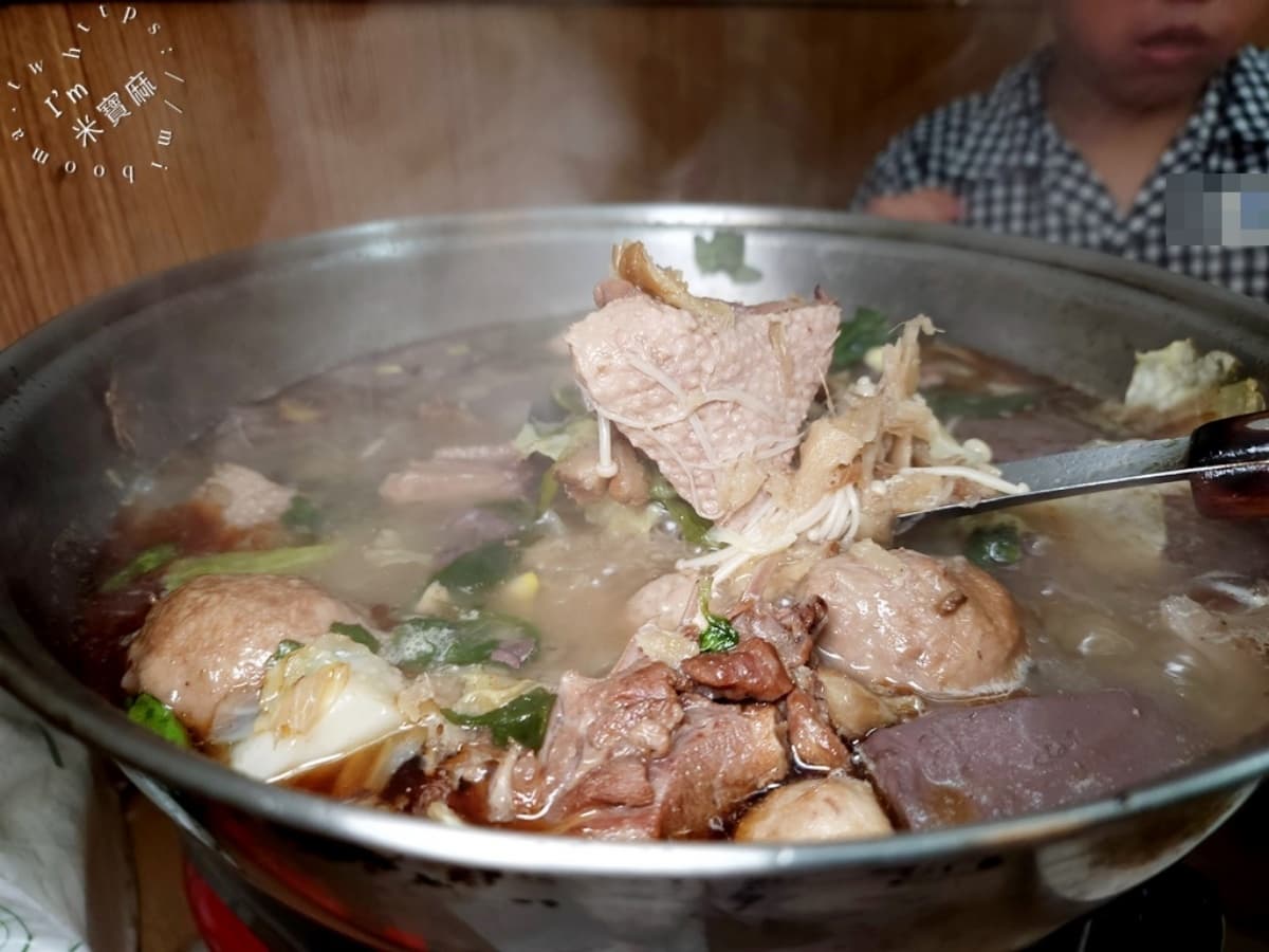 《新店阿蘭姊薑母鴨》提供多種溫補、漢方湯底（圖片來源：米寶麻幸福滿載）