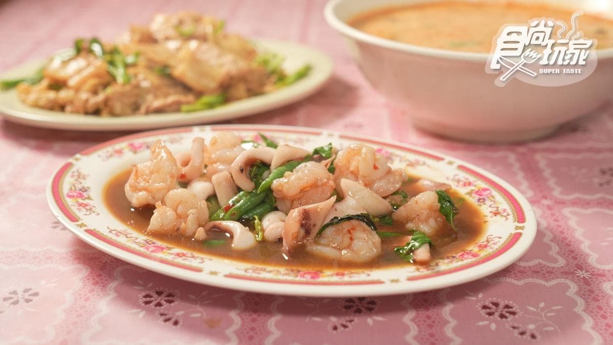 在地人真的都吃這些?不走觀光客路線,「早餐到下午茶」無名美食曝光 「打拋海鮮」料很扎實,而且也很下飯。