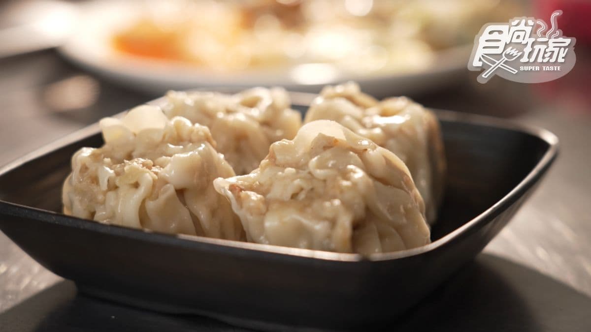 「大燒賣」裡面還撒了一點胡椒，微辣的口感很爽口。