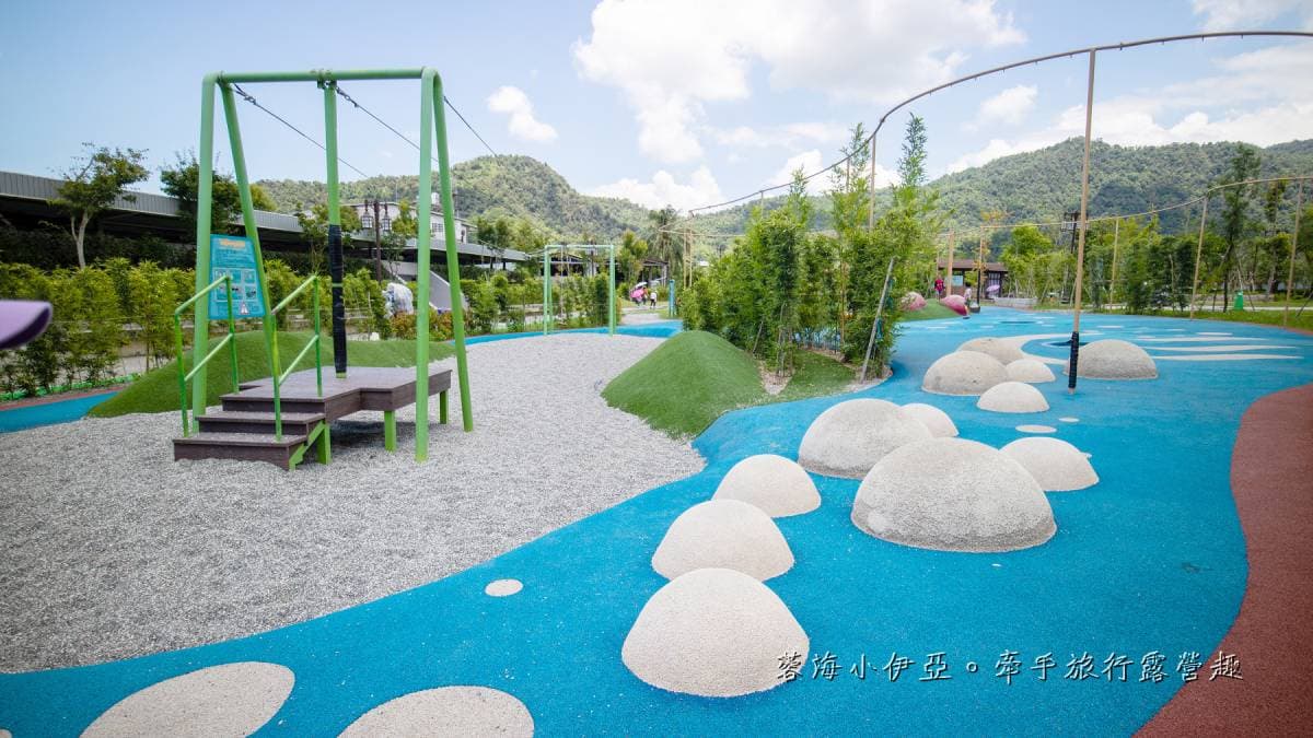 遊客中心附近的公園也有很多遊樂設施。（圖片來源：蓉蓉牽手與你環遊世界）