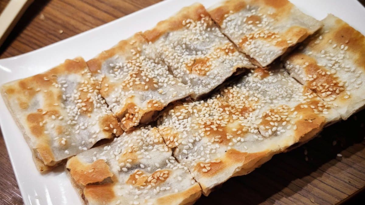 「核桃棗鍋餅」是必點甜點，甜度不高且香氣特別。（圖片來源：葉影瓶像）
