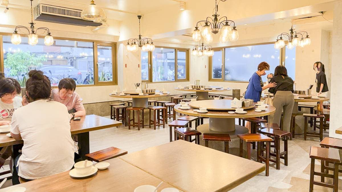 用餐區雖有兩區，但座位不多。（圖片來源：About Hsuan美美媽咪親子美食旅遊）