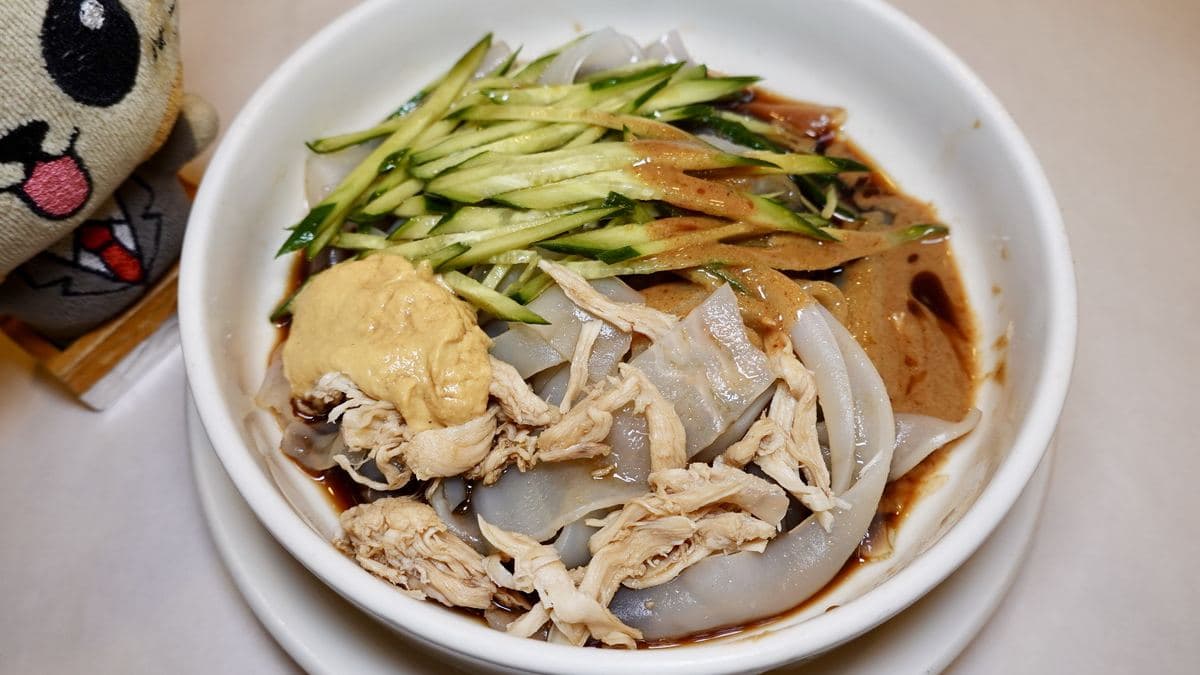 「拉皮」是道很開胃的涼拌菜。（圖片來源：貓大爺）
