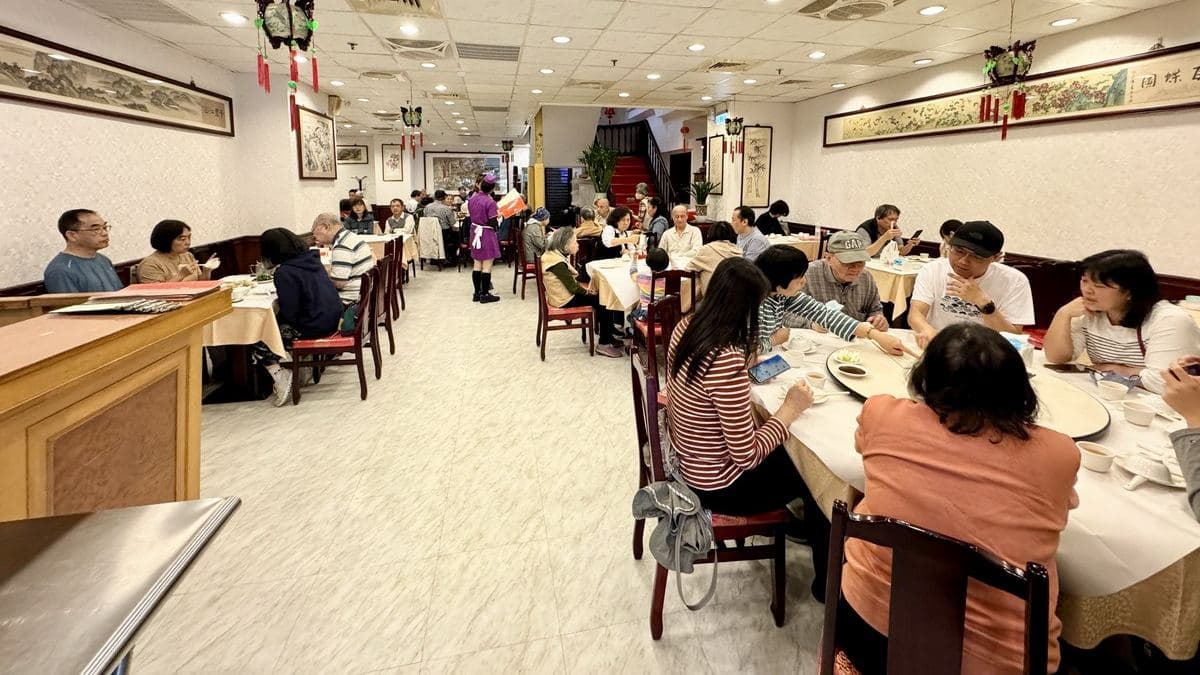 假日用餐時間常客滿，建議事先訂位。（圖片來源：貓大爺）