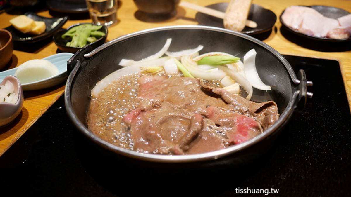 牛肉可以八分熟就起鍋，口感剛剛好。（圖片來源：TISS玩味食尚）