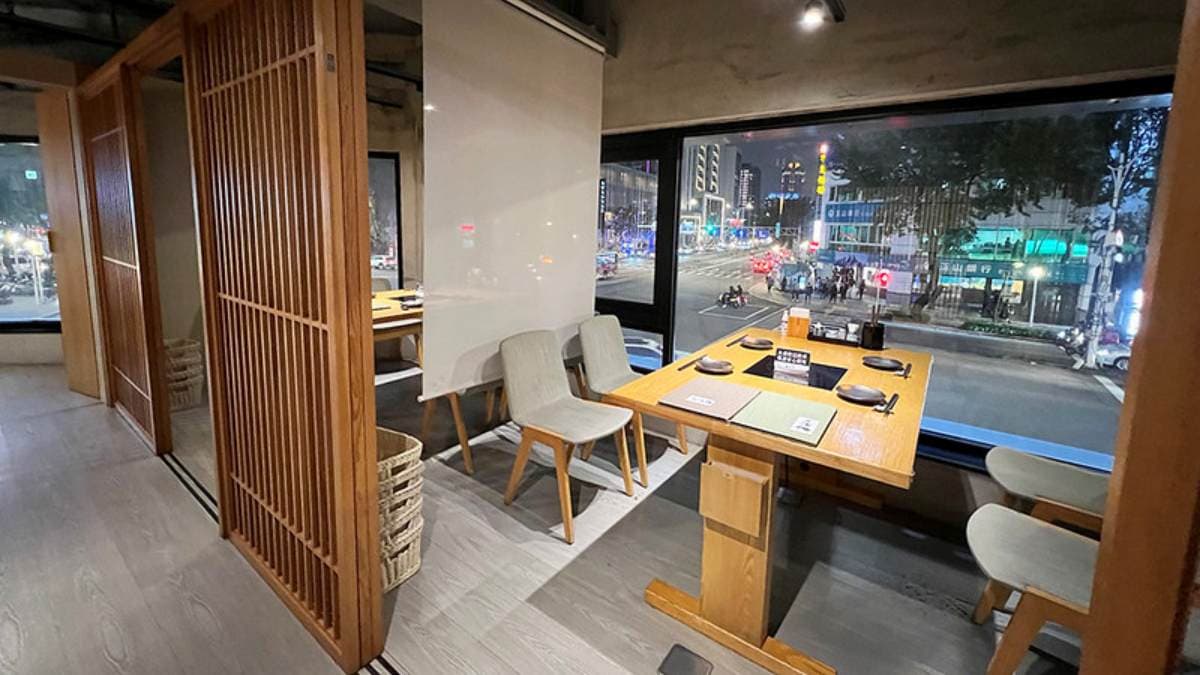 餐廳內的每個座位都像小包廂。（圖片來源：TISS玩味食尚）