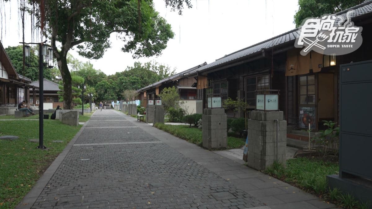 將軍府共由八幢日式木造建築組成，包含一幢獨棟與七幢雙拼式宿舍。