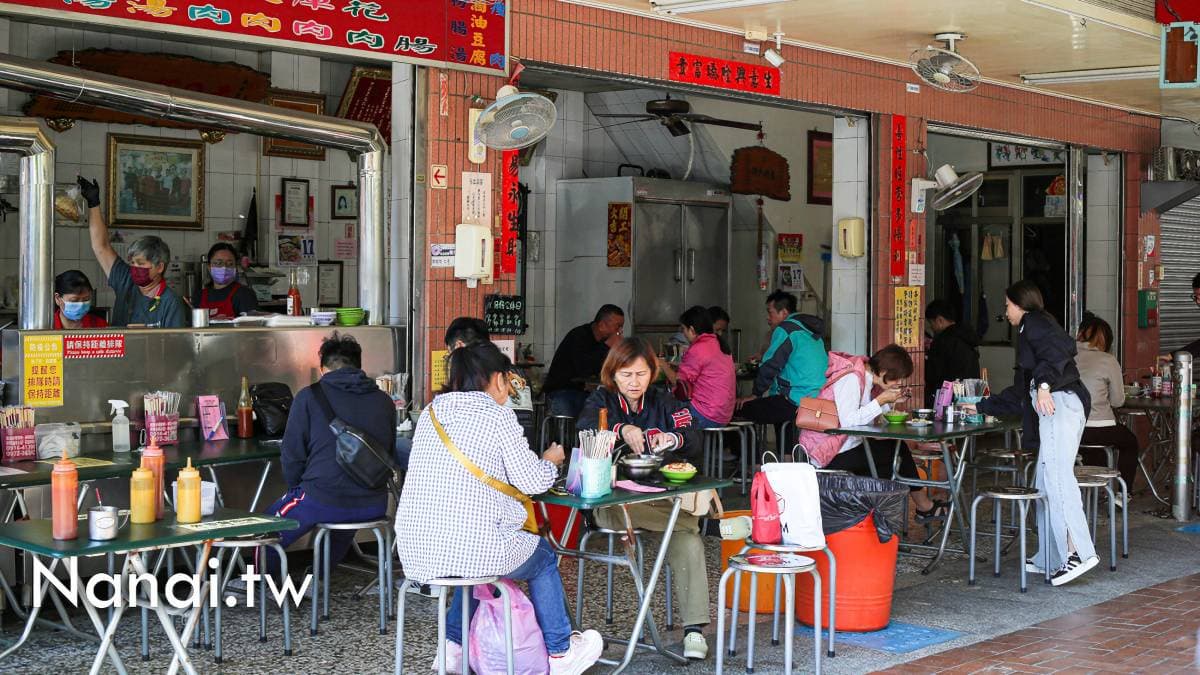 每次來都是滿滿等候人潮，內用可以自己先位子坐，外帶要排在另一側。（圖片來源：Nana愛旅行札記）