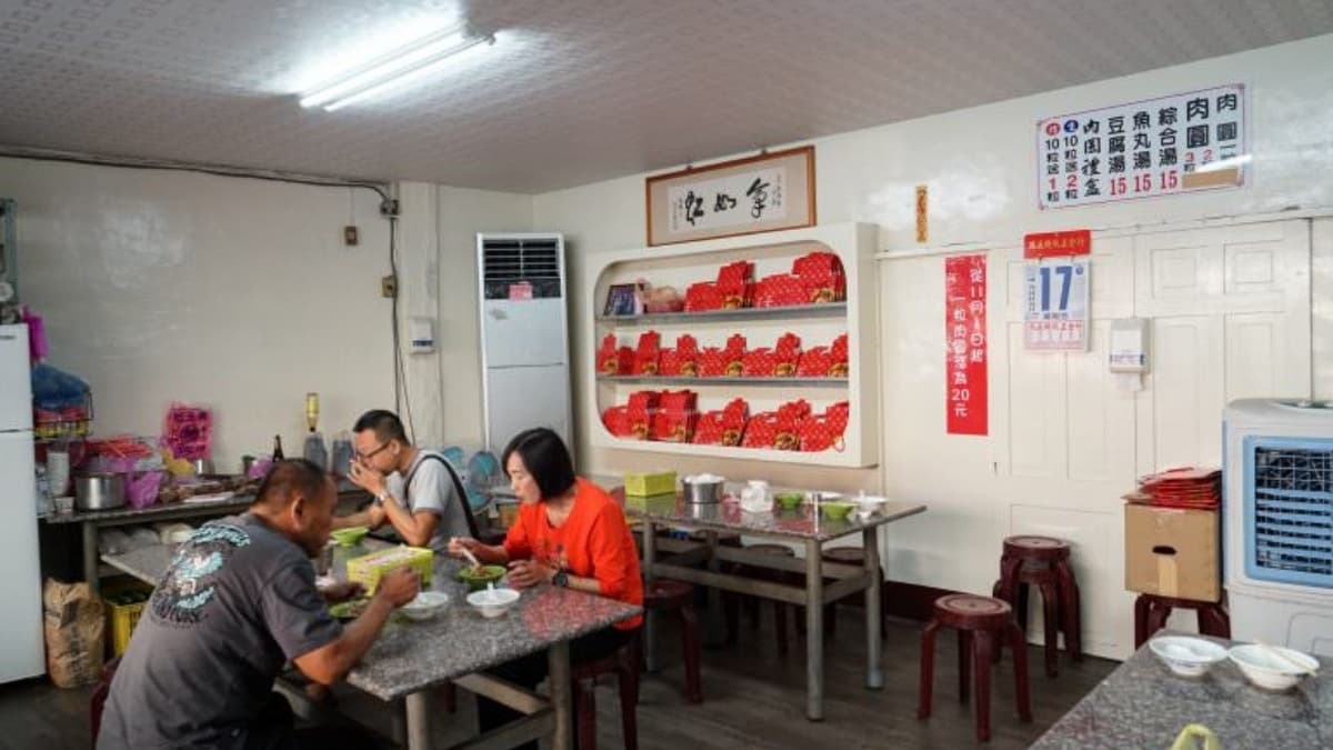 肉圓詹的室內用餐區有提供冷氣，夏天來吃也不至於汗流浹背。（圖片來源：螞蟻幫的櫥櫃）