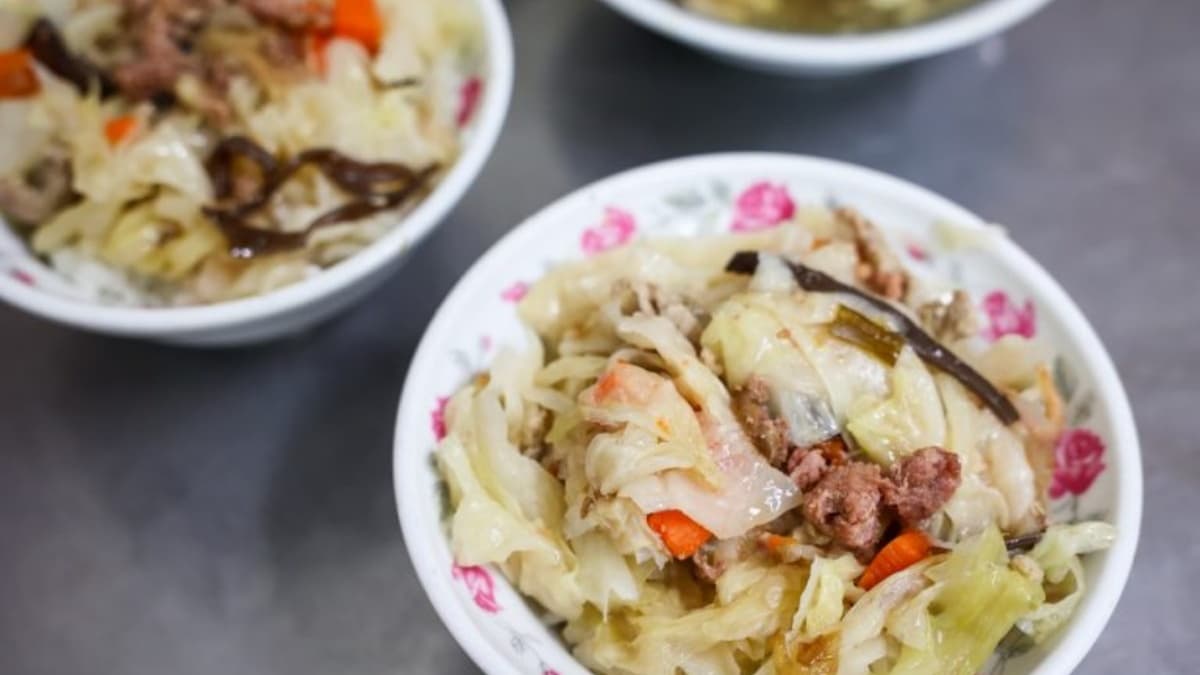 上層的高麗菜吃起來軟中帶脆，帶有微微甜度。（圖片來源：Nana愛旅行札記）