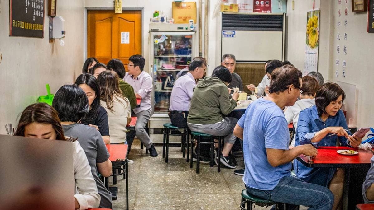 內用座位不多，建議提早一點來容易吃的到。（圖片來源：大手牽小手。玩樂趣）