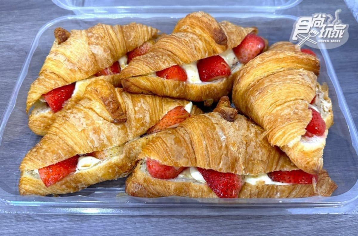 好市多草莓季４大必買！首推「這新品」鋪滿新鮮草莓，網友：甜度剛好被秒殺