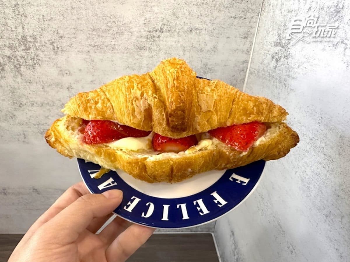 好市多草莓季４大必買！首推「這新品」鋪滿新鮮草莓，網友：甜度剛好被秒殺