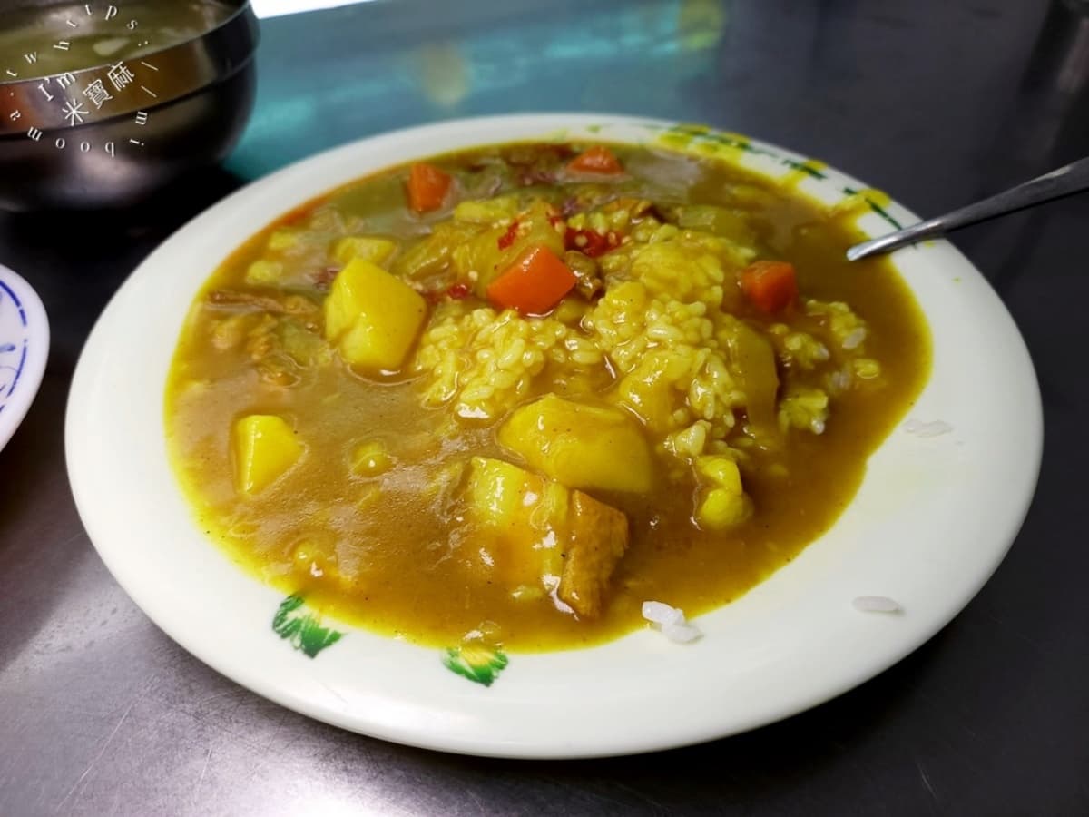 新富市場美食６：正宗阿偉咖哩飯｜特色台式咖哩